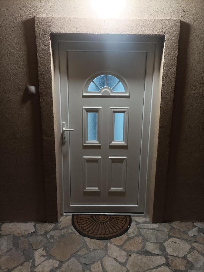 Apartmani Marija Zemun Zemun Polje Exteriér fotografie